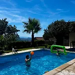 Villa House - Heated Pool, Large Massage Tub And Sports Court Klis