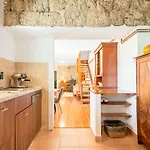 House - Heated Pool, Large Massage Tub And Sports Court *