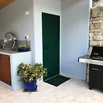House - Heated Pool, Large Massage Tub And Sports Court
