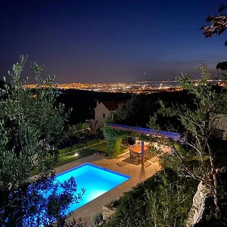 House - Heated Pool, Large Massage Tub And Sports Court 别墅 *