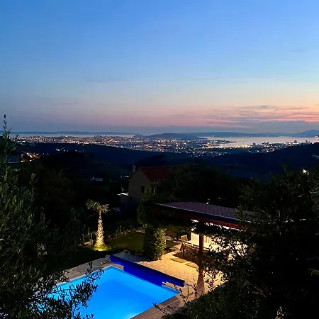Villa House - Heated Pool, Large Massage Tub And Sports Court