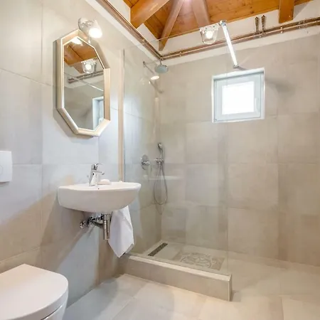 House - Heated Pool, Large Massage Tub And Sports Court * 克利斯